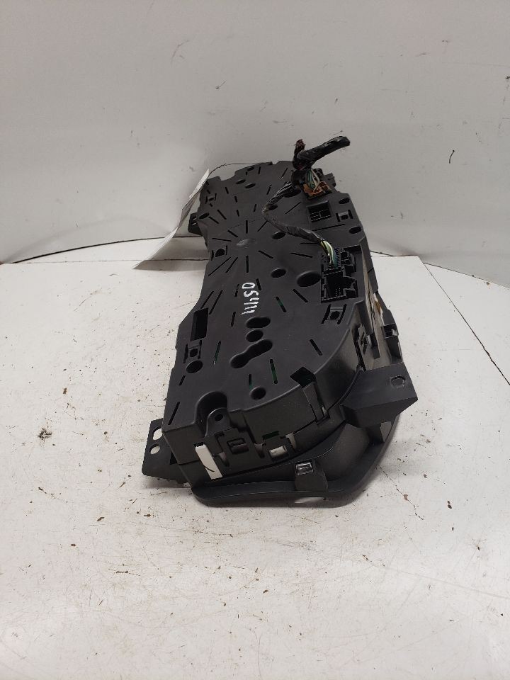 Speedometer Cluster MPH Fits 2008 LIBERTY 1379791 OEM