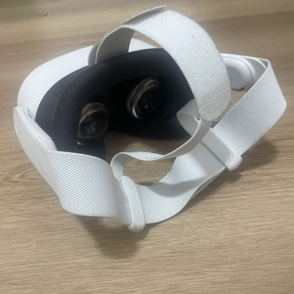 VR QUEST 3S 128GB W/ GAMES