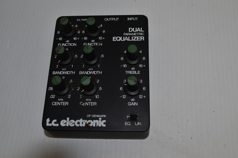 T.C. ELECTRONIC DUAL PARAMETRIC EQUALIZER GUITAR PEDAL (LAT111)
