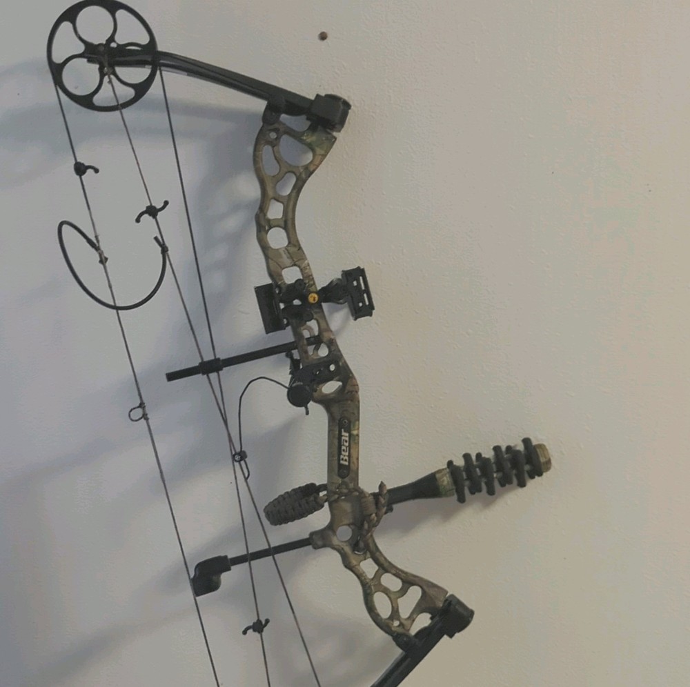 Bear Archery Attitude Compound Bow with Apache Stabilizer Trophy Ridge Sight