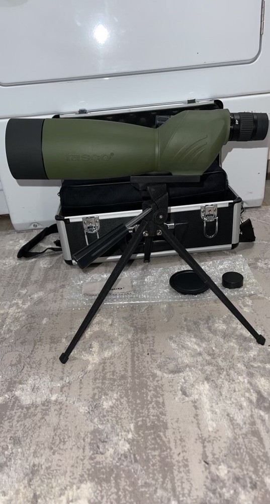 TASCO SPOTTING SCOPE ON TRIPOD, 20-60X