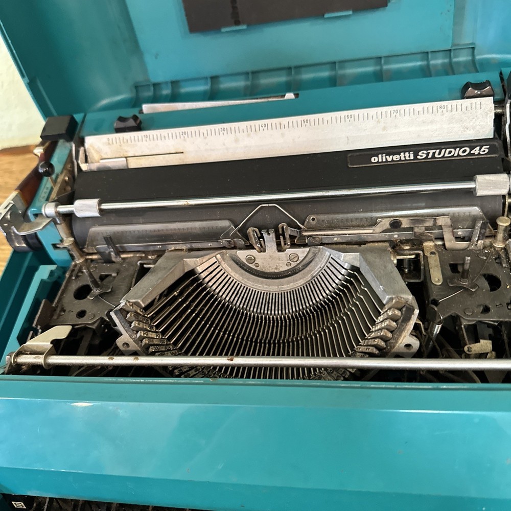 Olivetti Underwood Studio 45 VTG Typewriter Teal with Case ~ Untested