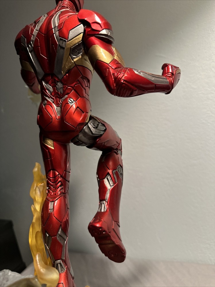 Captain America Civil War Iron Man Statue Marvel Milestones Diamond Select