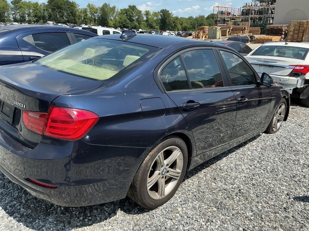 320I 2014 Glove Box 4722780
