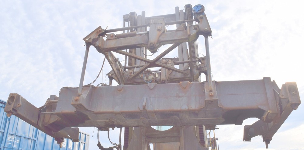 Hyster H 1050 E forklift with, container handler Attachment, Cummins M-11,
