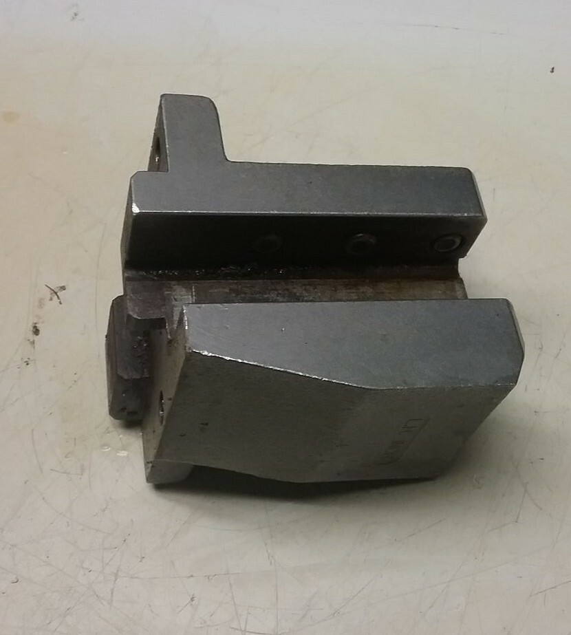 Cincinnati AVENGER 250T CNC TURNING CENTER_TOOL HOLDER #3