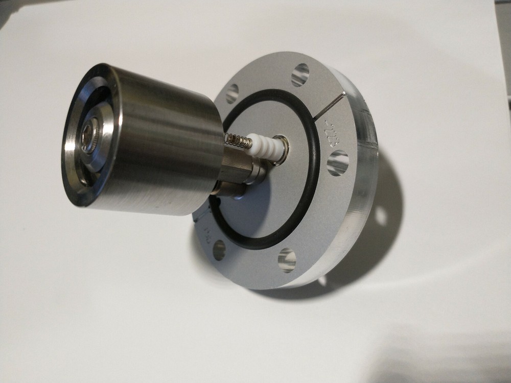 Anode layer ion source plasma sputtering thin film 2.75" conflat SHV baseplate