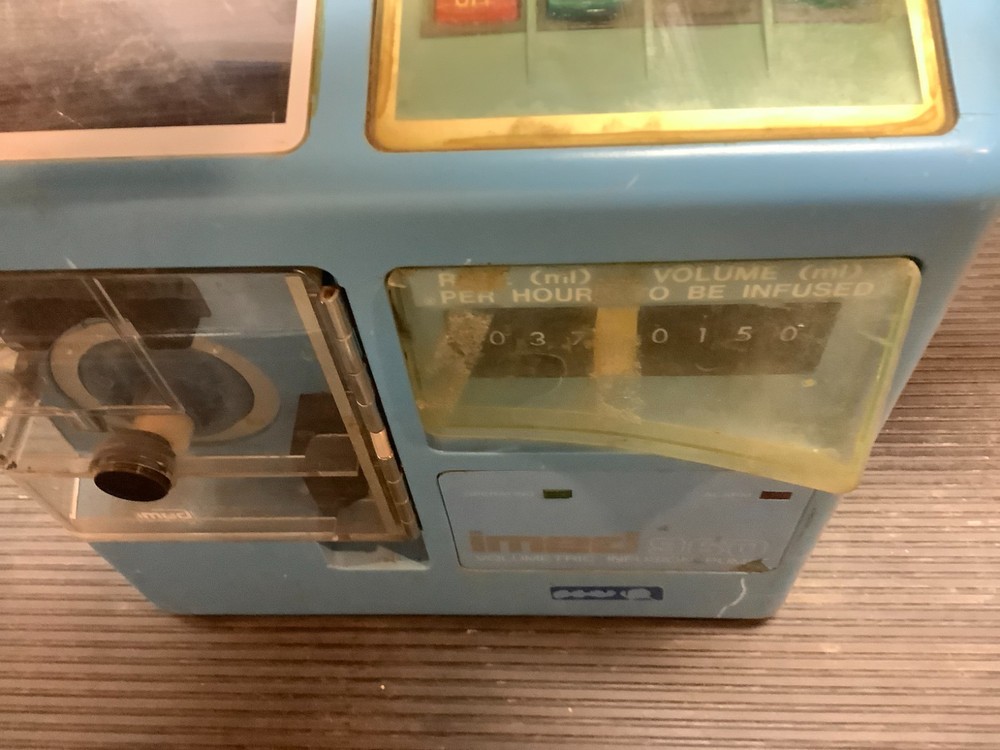 IMED 960 Volumetric Infusion Pump Powers On and beeps