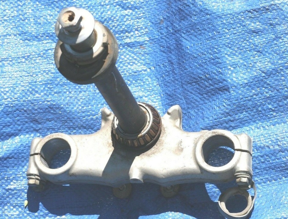 1981 SUZUKI DR 500 OEM BOTTOM  TRIPLE TREE