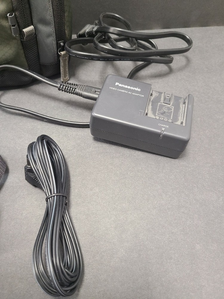 PANASONIC OPTICAL IMAGE STABILIZER 32X OPTICAL ZOOM VIDEO CAMERA WITH CHARGER