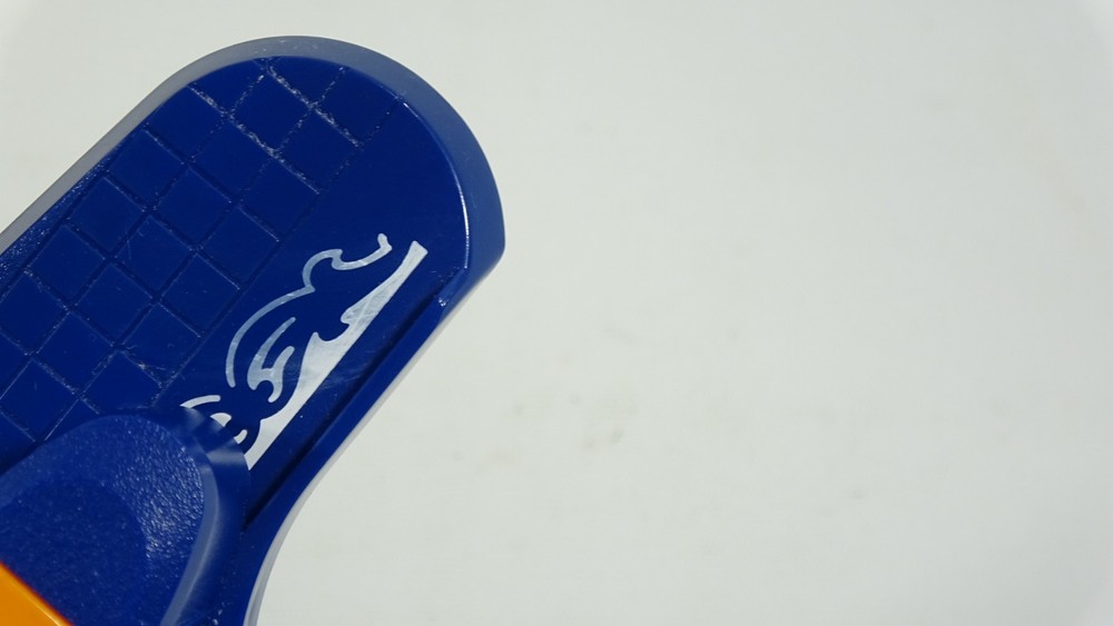 2" Fiskars Scroll Wave Paper Punch