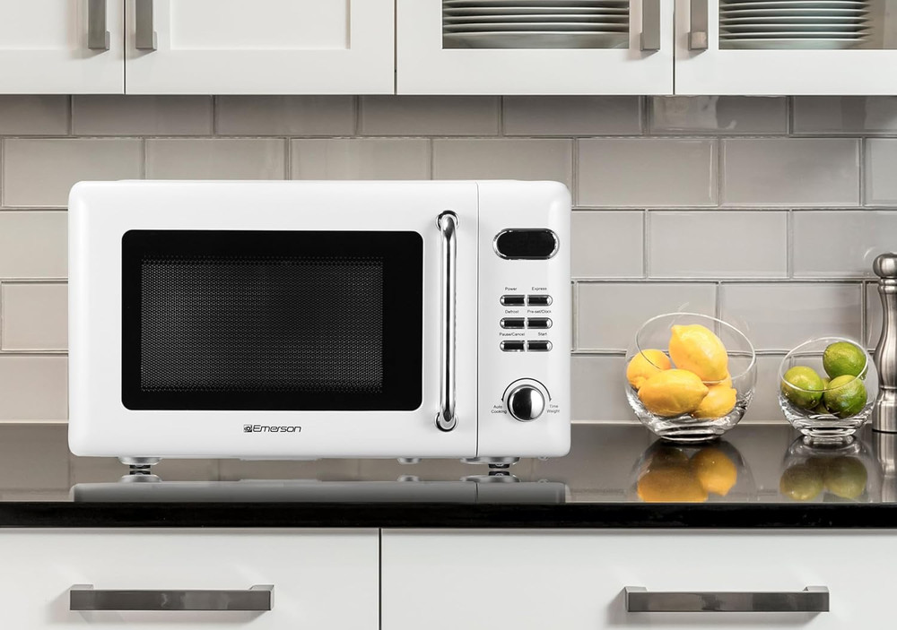 Horno microondas compacto de encimera con control de botones