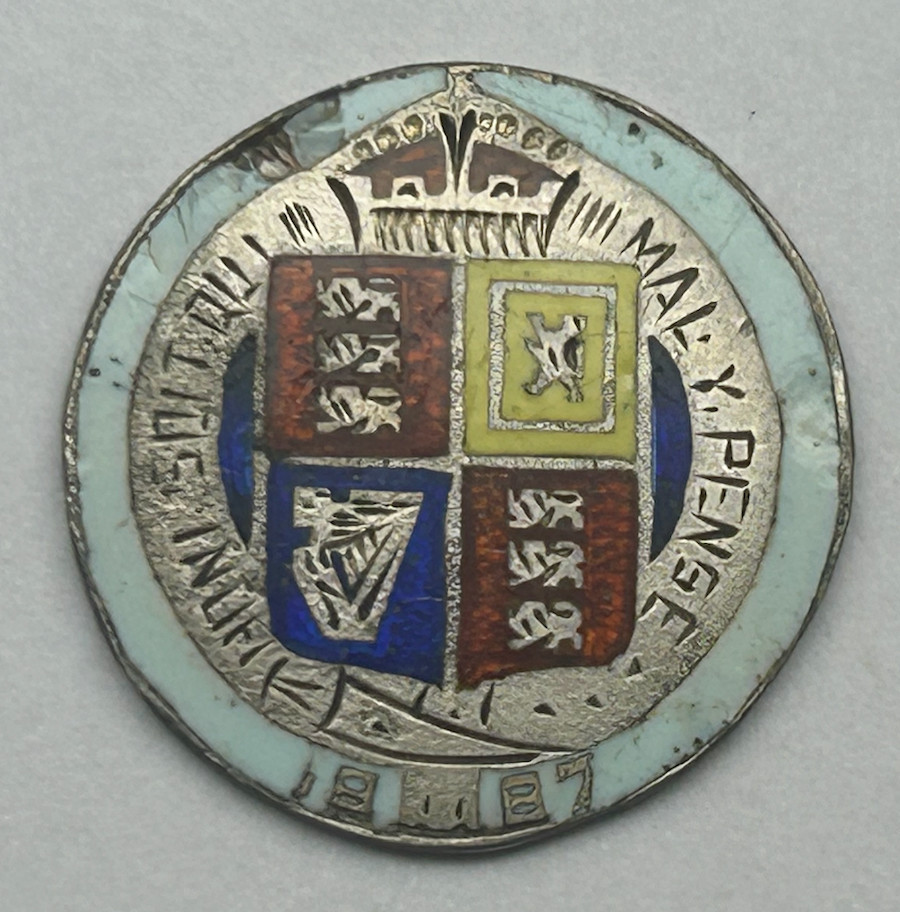 GREAT BRITAIN SIX PENCE 1`887 ENAMELED BACK