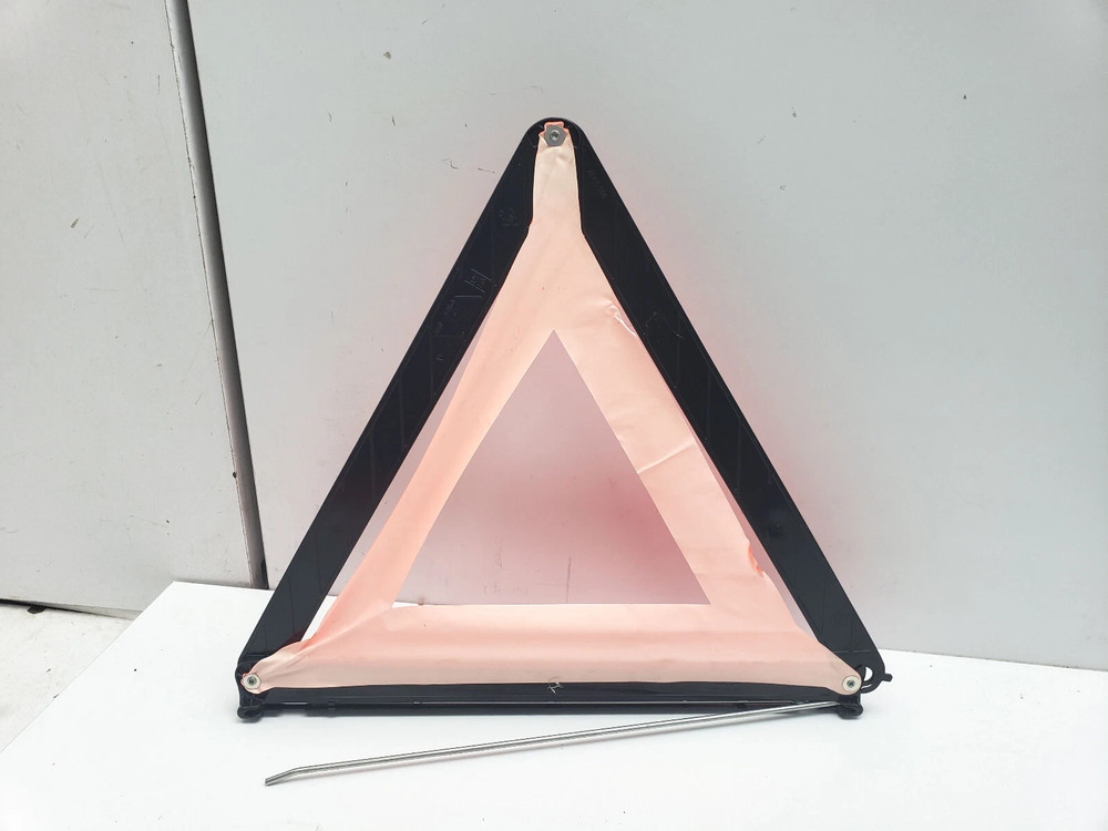 VOLVO V40 HAZARD WARNING TRIANGLE 27R033996 2014