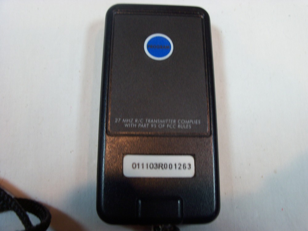 Innotek Dog Trainer Transmitter FS-400A Remote Control w/2 Batteries