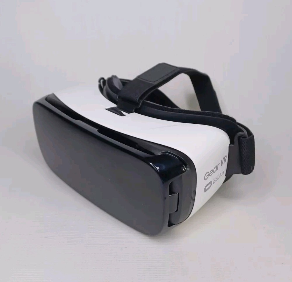 Samsung Gear Smartphone VR Headset Powered By Oculus