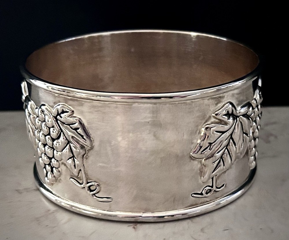 International Silver Co Bottle Coaster! Grape Cluster/Leaf Motif! Silver-Plated!