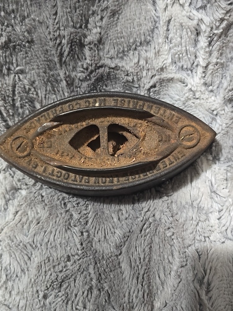 Antique Removable Handle Sad Iron