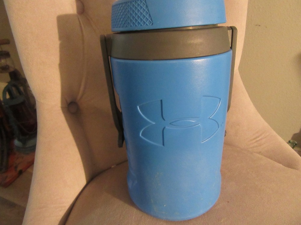 Blue Under Armor 64 Ounce Thermos in Really Nice Shape!