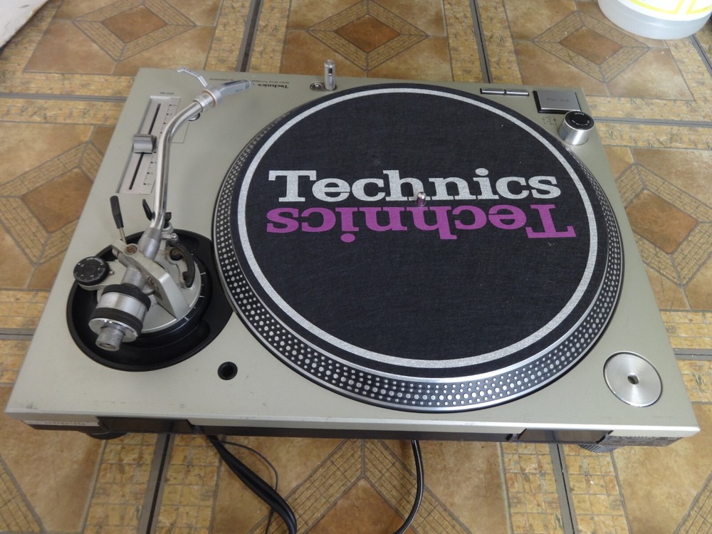 TECHNICS SL1200MK3D PROFESSIONAL DIRECT DRIVE TURNTABLE WITH CARTRIDGE