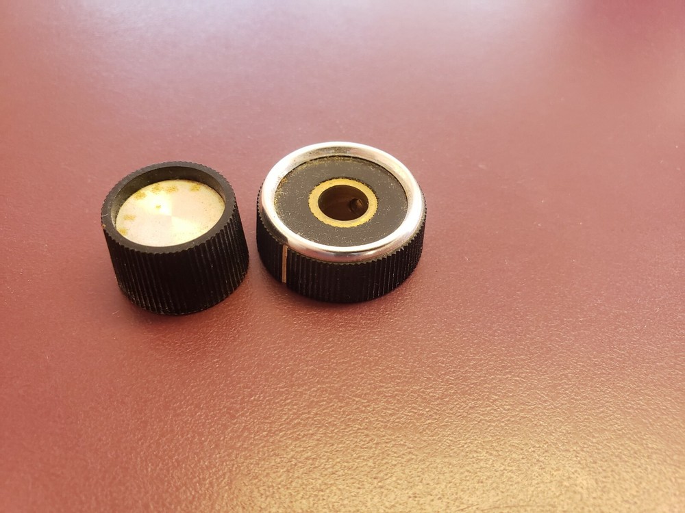 Teac A-1200 Reel-To-Reel Input/Output knob