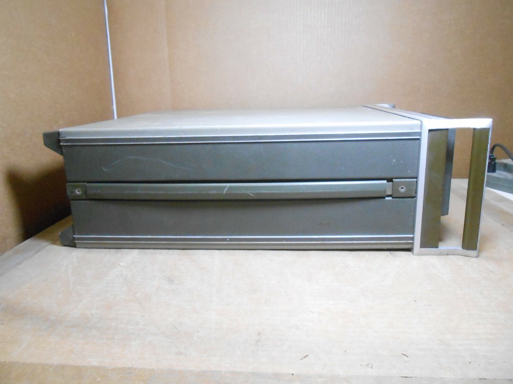 HP 8569A SPECTRUM ANALYZER
