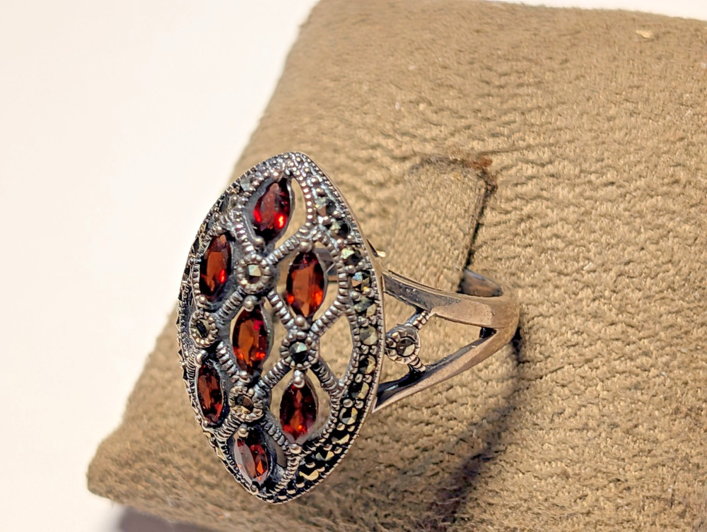 STERLING SILVER GARNETS RING SIZE 10 HALLMARKED 925