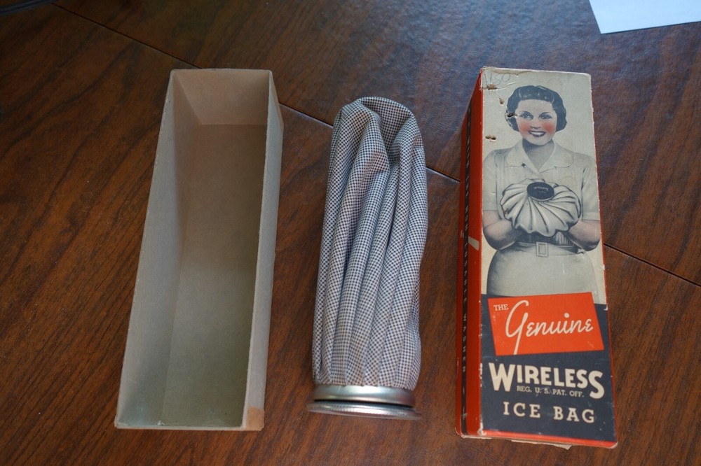 VINTAGE GENUINE WIRELESS ICE BAG W/ORIGINAL BOX 