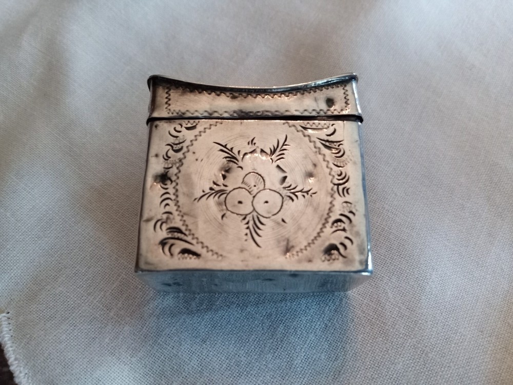 Small Antique Dutch .835 Silver Peppermint Box , Hatbox Form