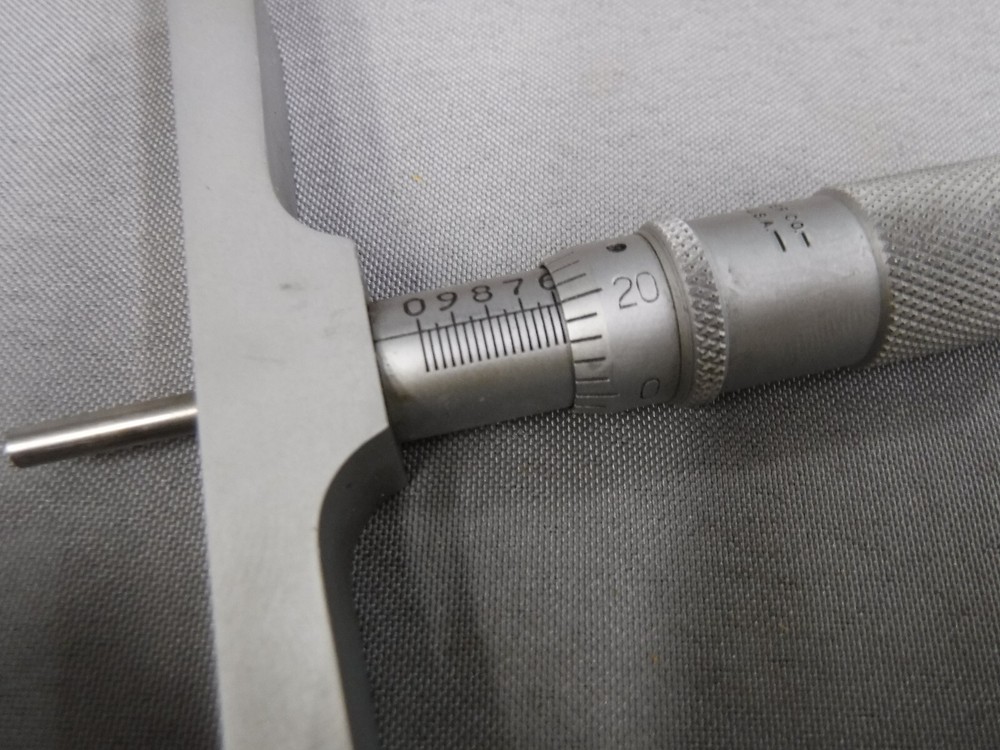SCHERR TUMICO 0-3" DEPTH MICROMETER 4" BASE W/ CASE