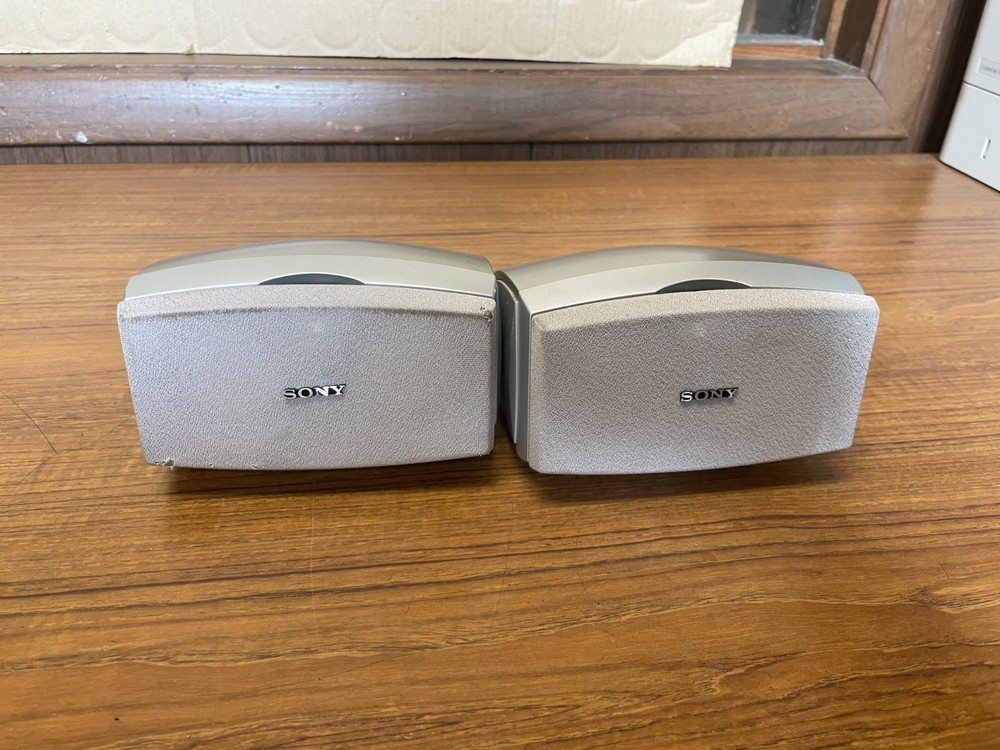 2 Sonny SS-MS525 Surround Speakers *