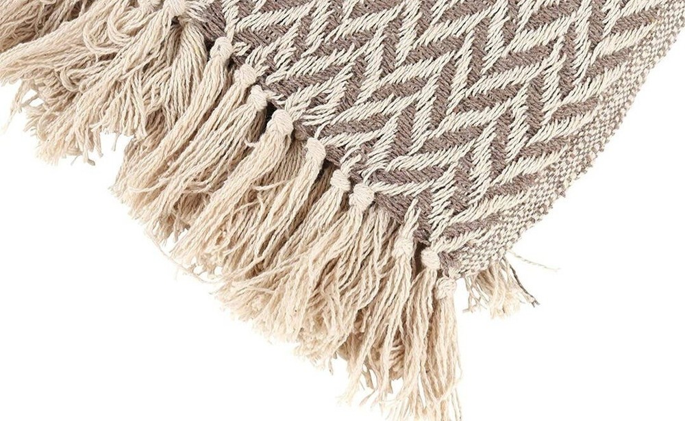 Common Threads Trow Blanckets