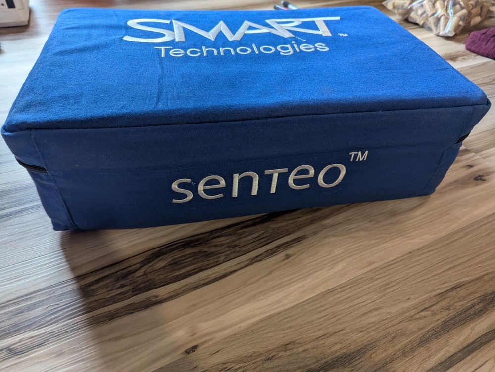 Smart Technologies Senteo Remote Response System 32 remotes, Receiver, and Bag