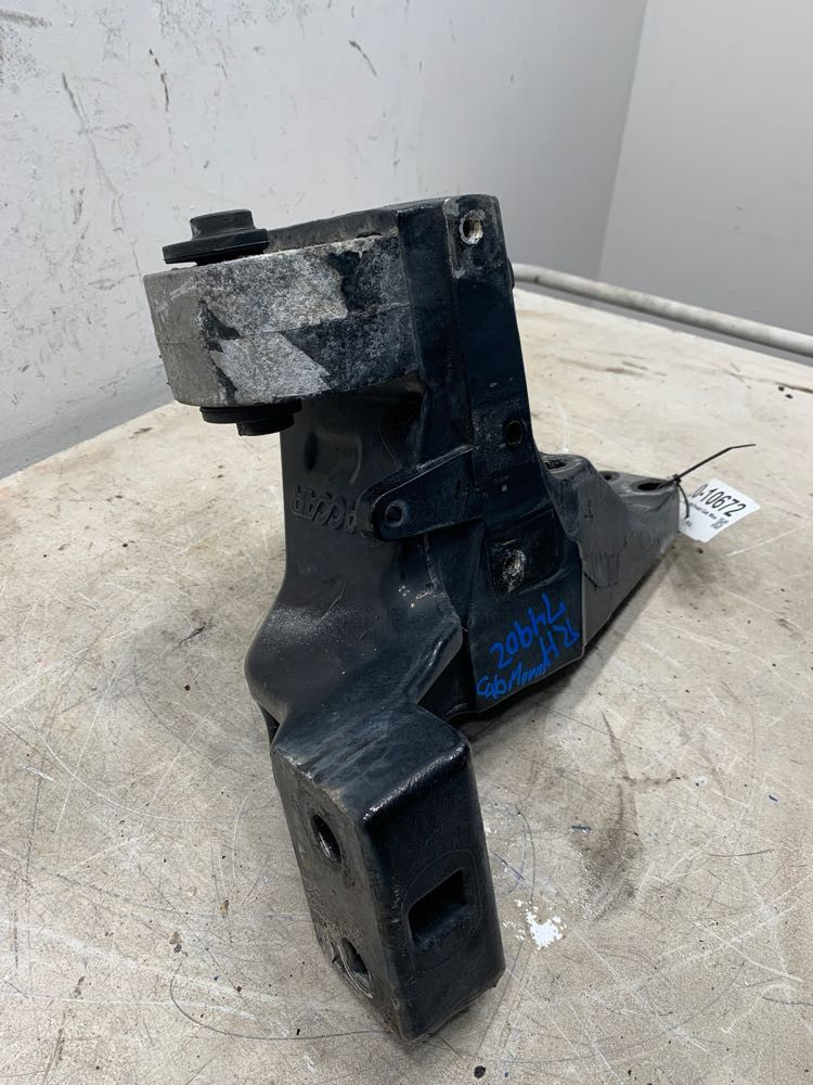 2017 Kenworth T680 Cab Mount (630-10672)