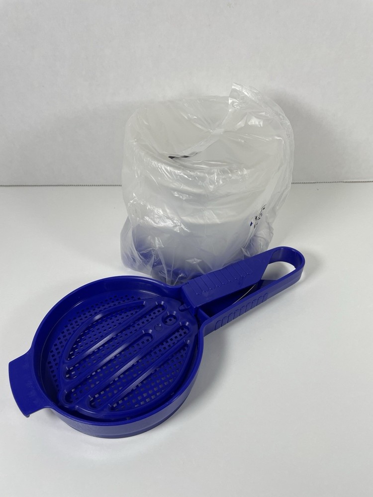 Tupperware Blue Sift It Sifter with 2 Storage Containers
