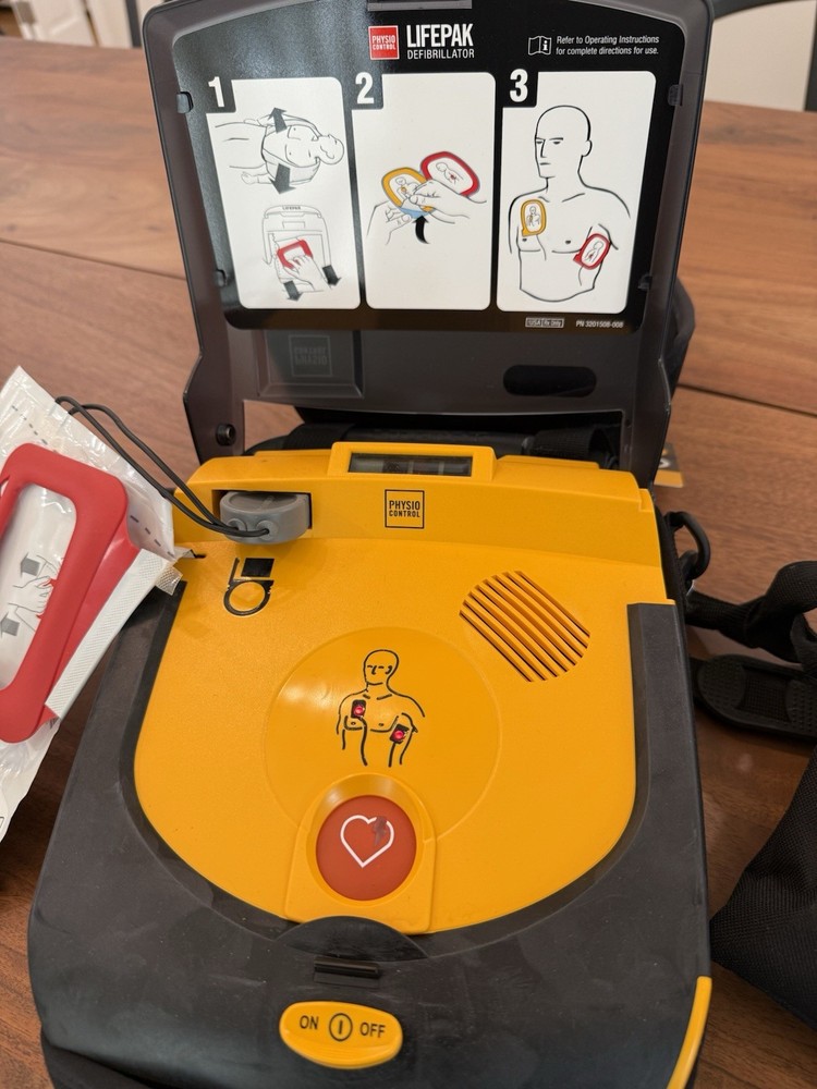 Physio Control Lifepak CR Plus With Case