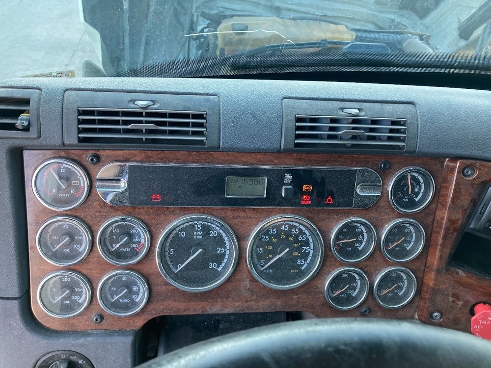 2008-2011 Freightliner CASCADIA Speedometer Instrument Cluster - Used