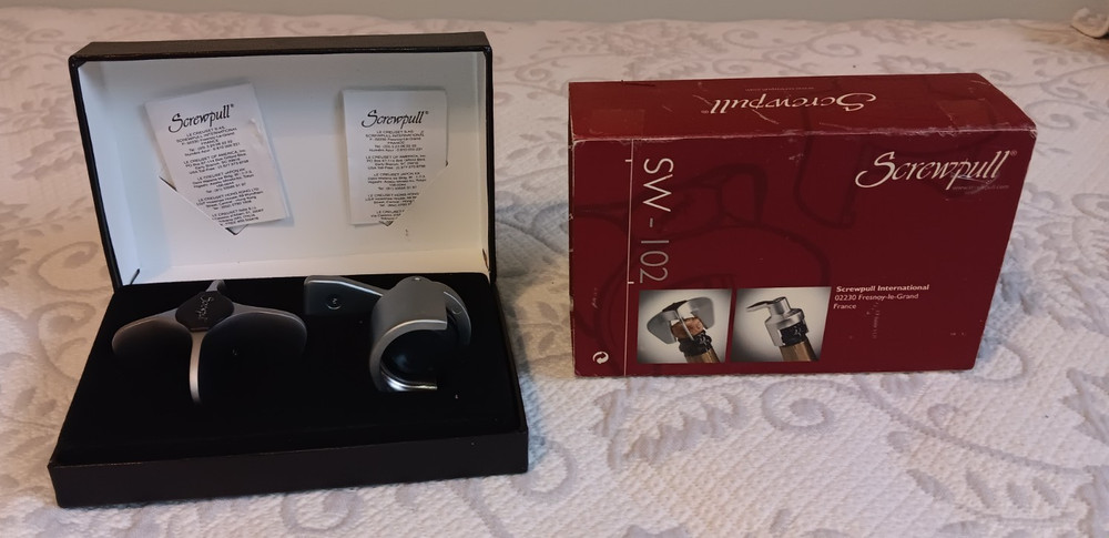 Screwpull LeCreuset  Wine Opener Pull with Bottle Seal Cap