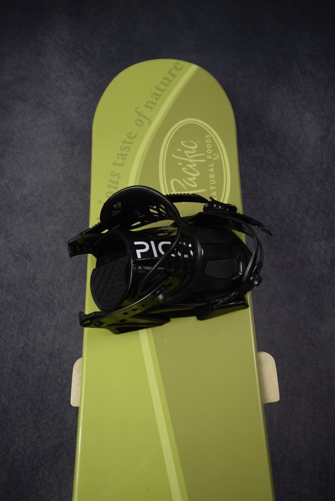 NEW PACIFIC SNOWBOARD SIZE 154 CM WITH PICCO LARGE BINDINGS