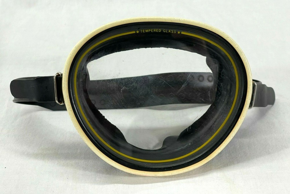Dolphin (Tempered Glass) Diving Mask, Adjustable Rubber Straps