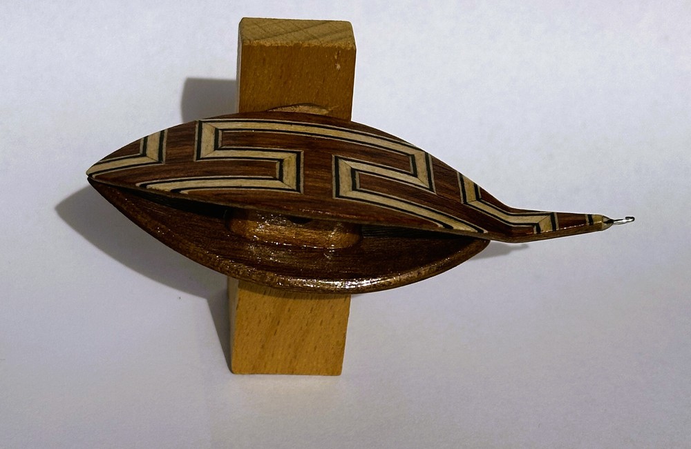 Tatting shuttle with Greek pattern inlay 0.75 hook 3" long