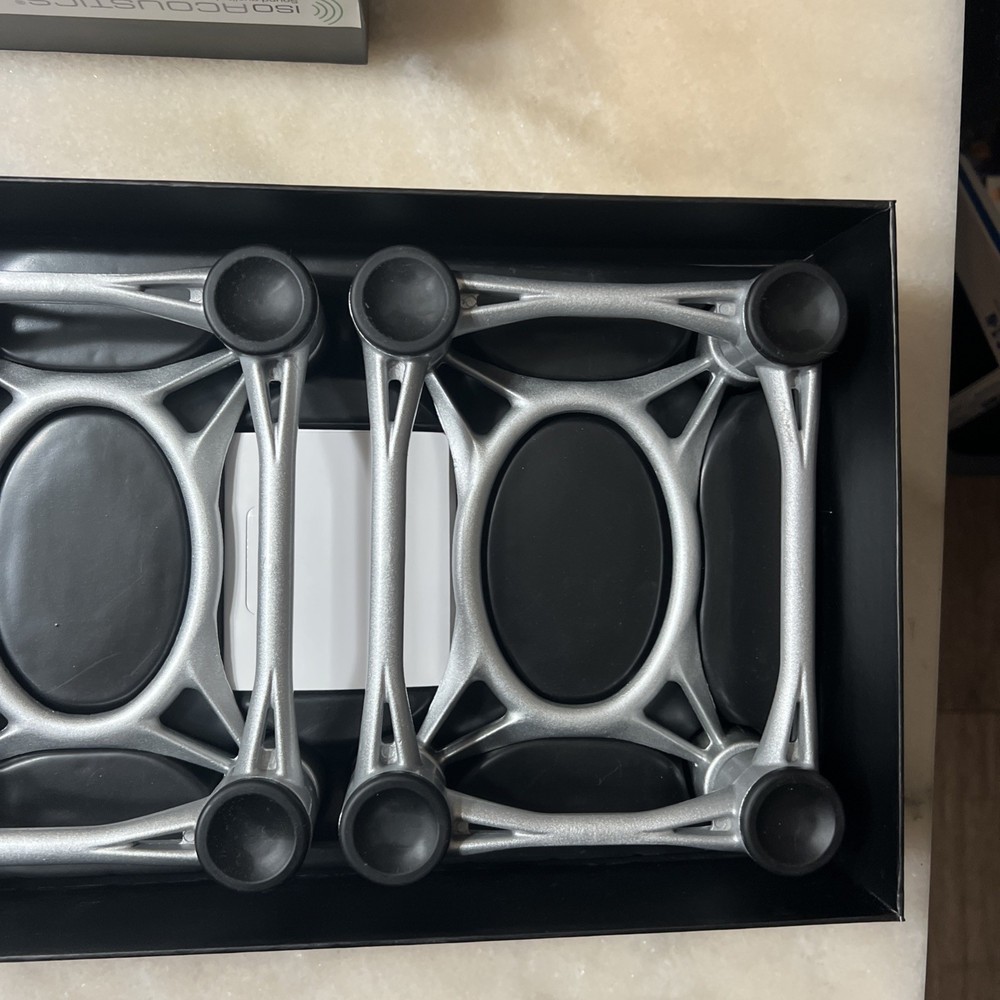 IsoAcoustics Aperta Speaker Stands Aluminum
