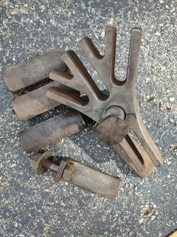 READ Springfield 500 universal wheel hub, gear puller
