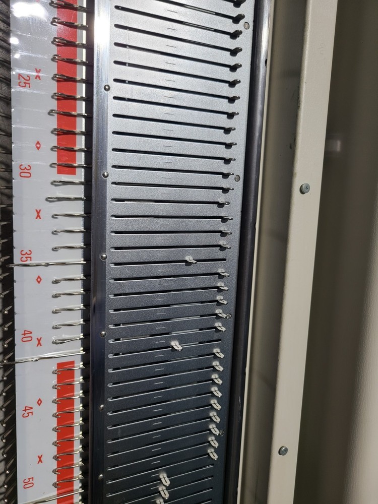 VINTAGE STUDIO CHUNKY KNITTER MODEL 150 KNITTING MACHINE