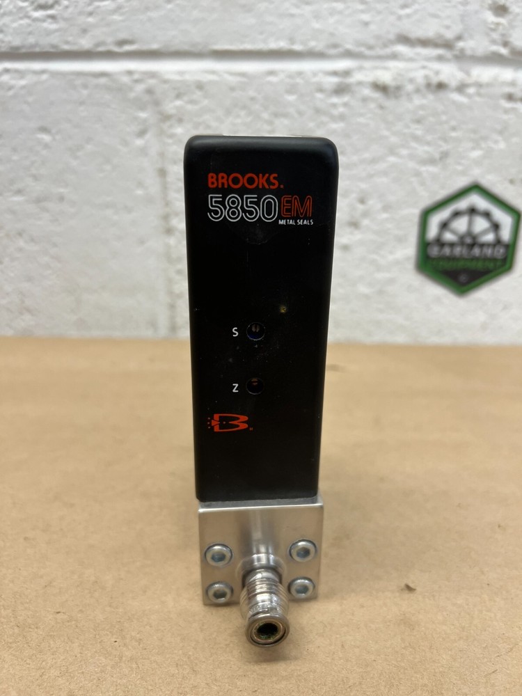 Brooks 5850 EM Mass Flow Controller, Chlorine, 200 SCCM Flow Rate