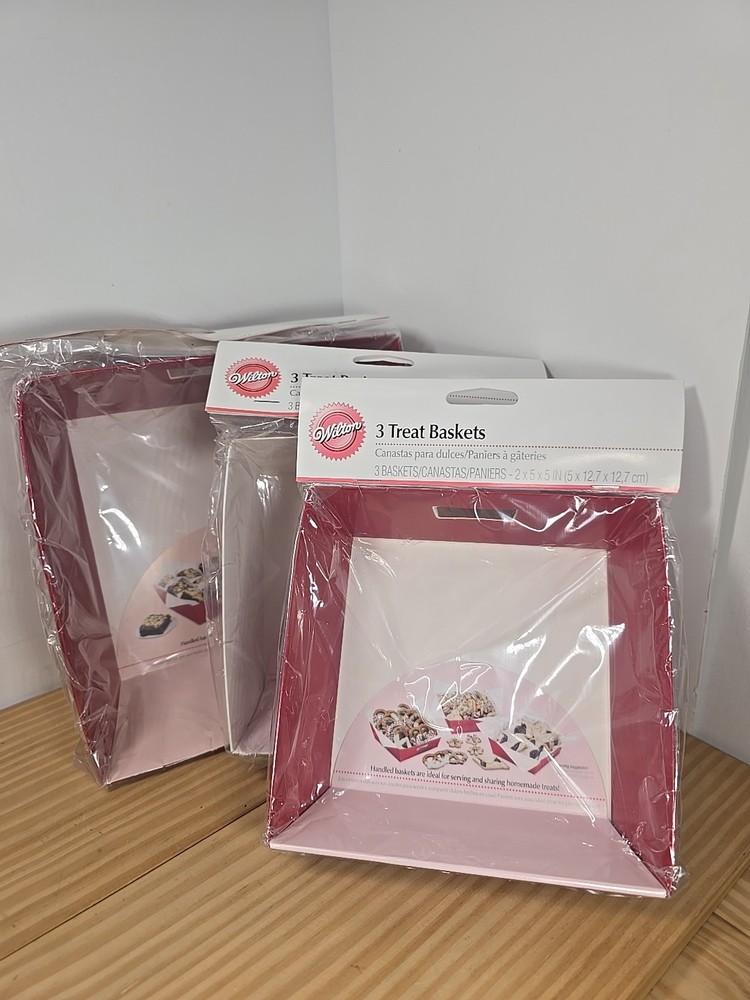 Wilton 8 Treat Handle Baskets Red White NIP