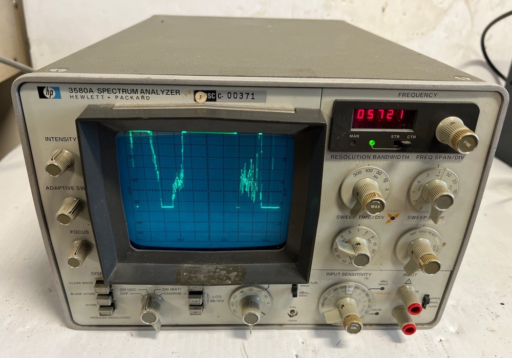 HP 3580A SPECTRUM ANALYZER TESTED  WORKS 30 DAY RETURNS