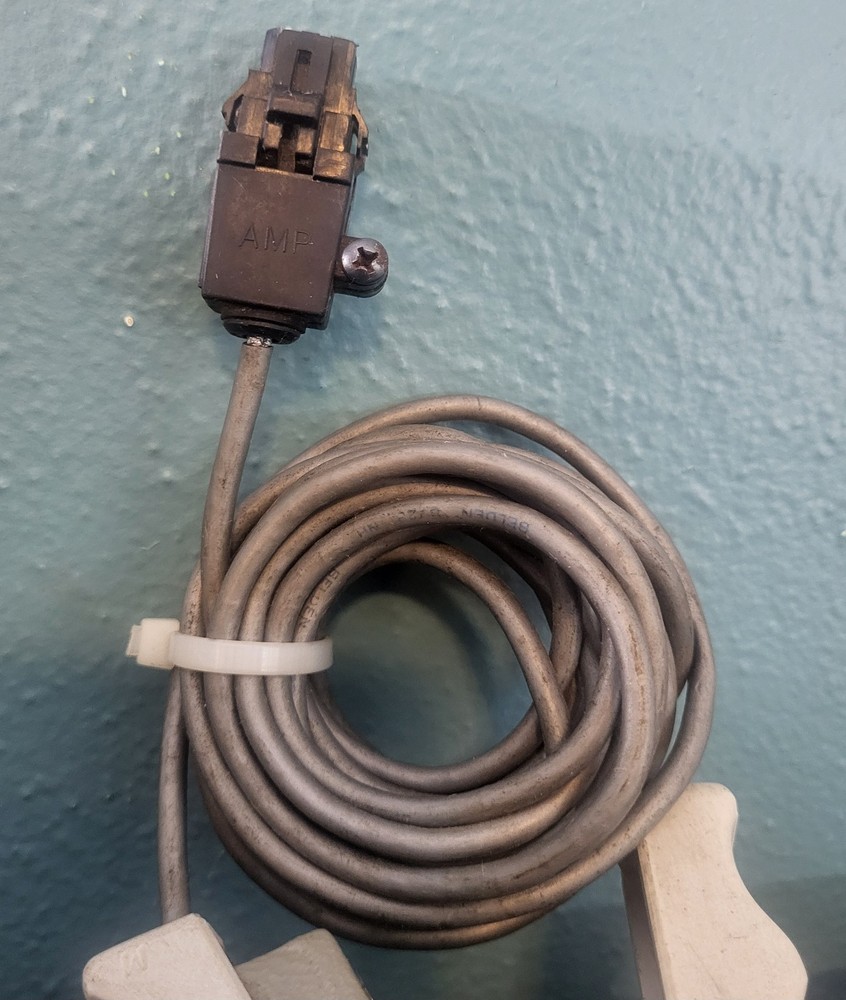 Clamp-On Current Sensor Probe RMS Max 600V 300A with AMP Plug Used