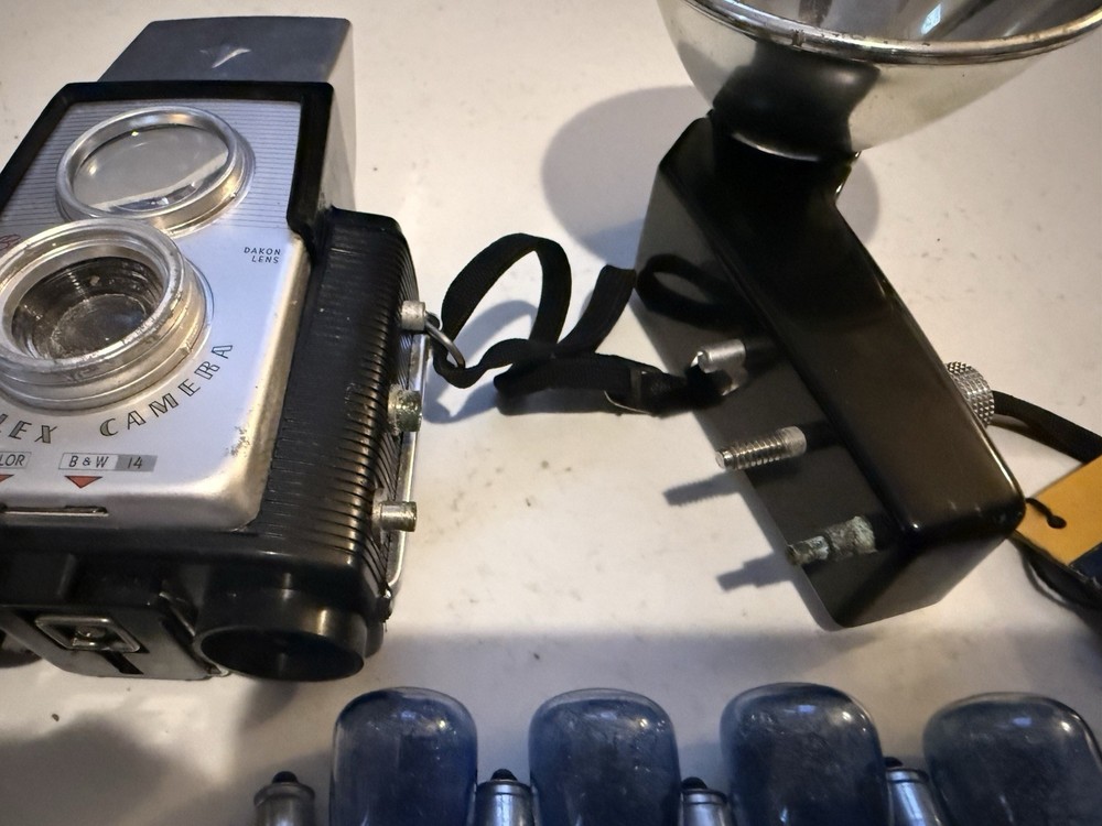 Kodak Brownie Starflex 25T Camera + Flash & Bulbs Untested