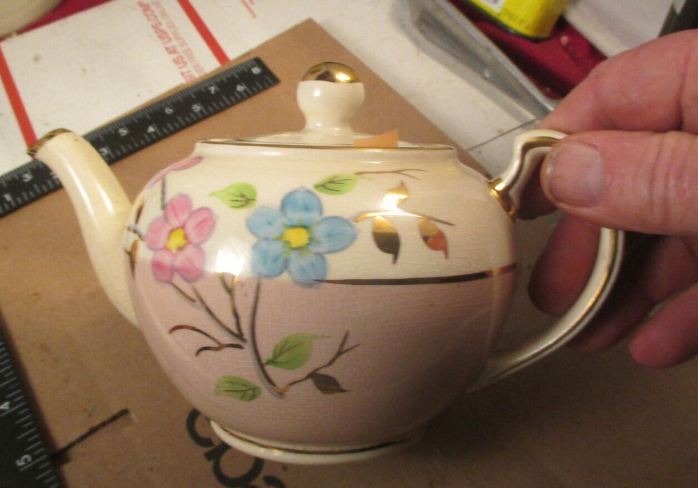 Vintage  Teapot/Lid  England